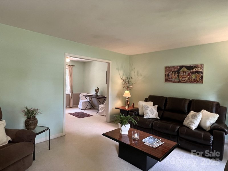 Property image 5 of 5938 Sharon Road in Beverly Woods, Charlotte, NC 28210