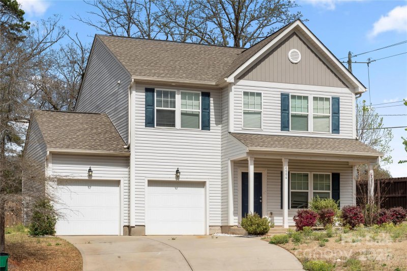 Property image 2 of 4006 Stockbrook Drive in Brentwood, Charlotte, NC 28215