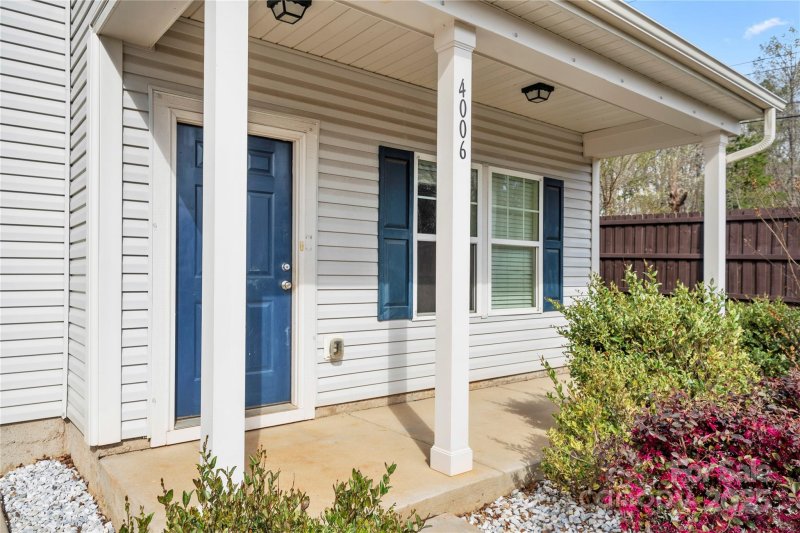 Property image 3 of 4006 Stockbrook Drive in Brentwood, Charlotte, NC 28215