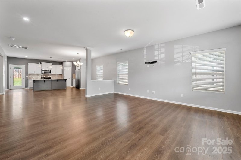 Property image 4 of 4006 Stockbrook Drive in Brentwood, Charlotte, NC 28215