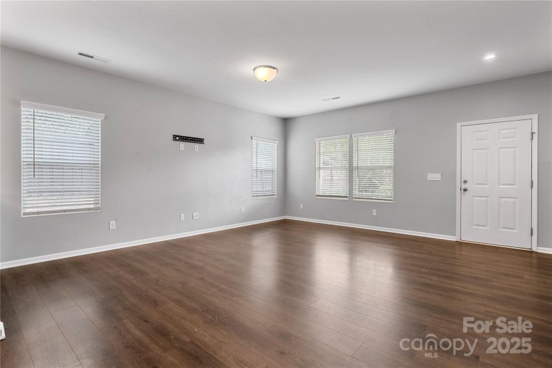 Property image 5 of 4006 Stockbrook Drive in Brentwood, Charlotte, NC 28215