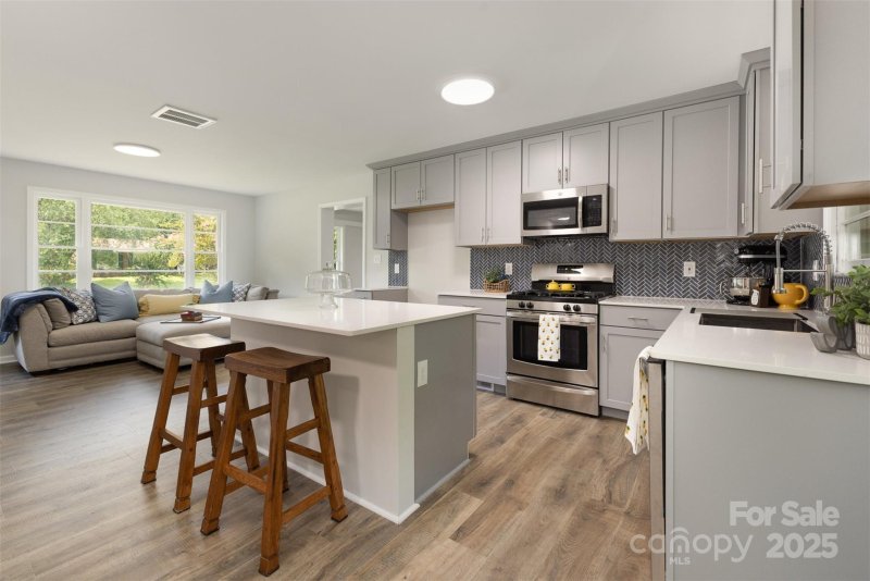 Midbrook, Rock Hill Community