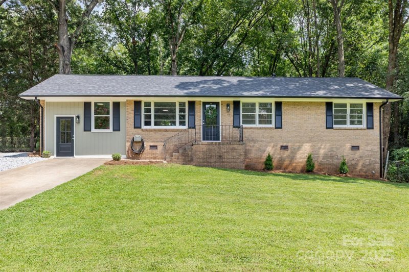 Property image 2 of 1948 Marett Boulevard in Midbrook, Rock Hill, SC 29732