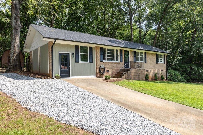 Property image 3 of 1948 Marett Boulevard in Midbrook, Rock Hill, SC 29732