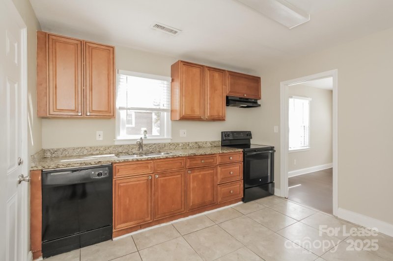 Property image 3 at 4200 Rochelle Lane, Charlotte, NC 28208