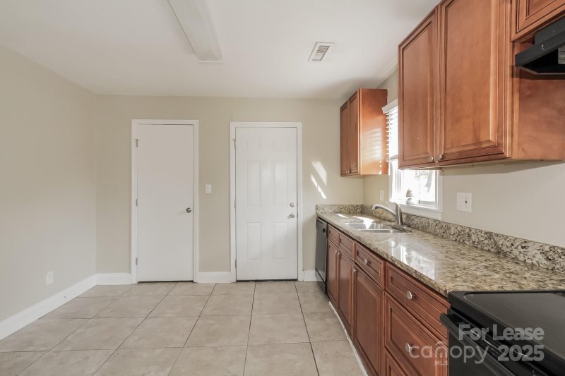 Property image 4 at 4200 Rochelle Lane, Charlotte, NC 28208