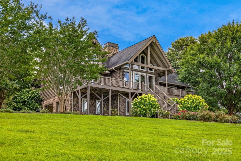 Property image 3 of 112 Sunny Morning Court in Old Orchard, Hendersonville, NC 28792