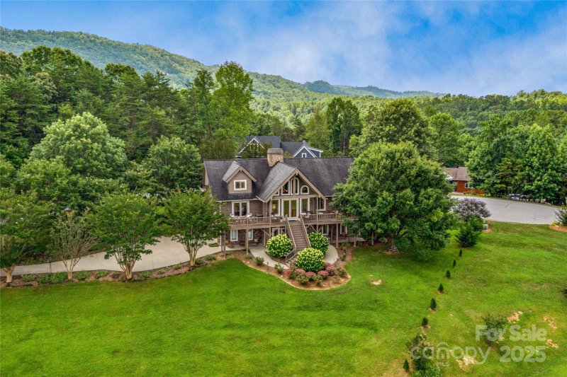 Property image 5 of 112 Sunny Morning Court in Old Orchard, Hendersonville, NC 28792