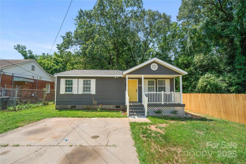 Property image 3 at 2331 Celia Avenue, Charlotte, NC 28216