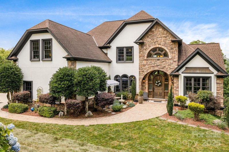 76 Bradford Vistas Drive