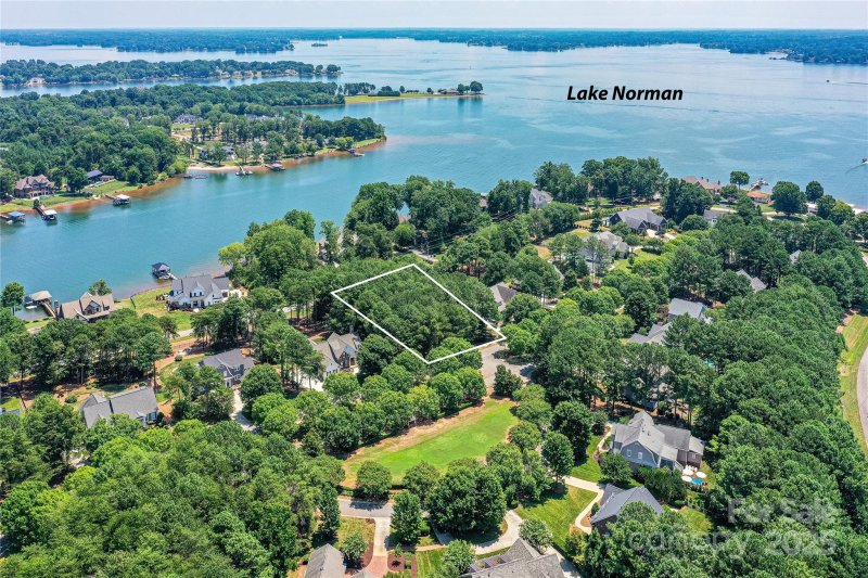 Property image 2 at 135 Hopkinton Drive, Mooresville, NC 28117