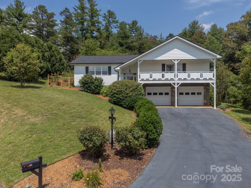Ridge Brook Estates, Weaverville Community