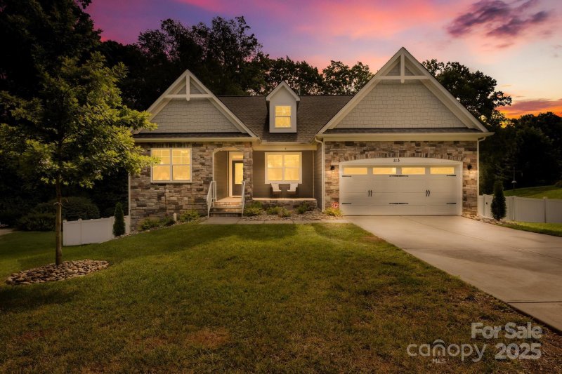 Property image 2 at 113 Glastonbury Drive, Mooresville, NC 28115