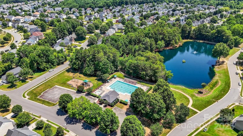 Property image 3 at 118 Milroy Lane, Mooresville, NC 28115