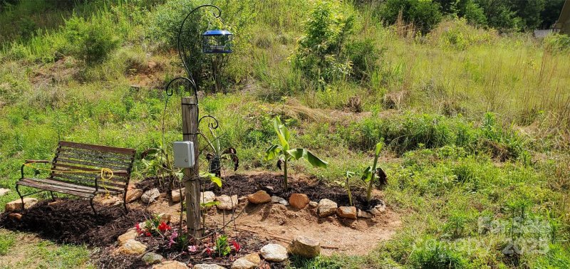 Property image 4 of 835 C Wynnshire Drive in Wynnshire Ridge, Hickory, NC 28601