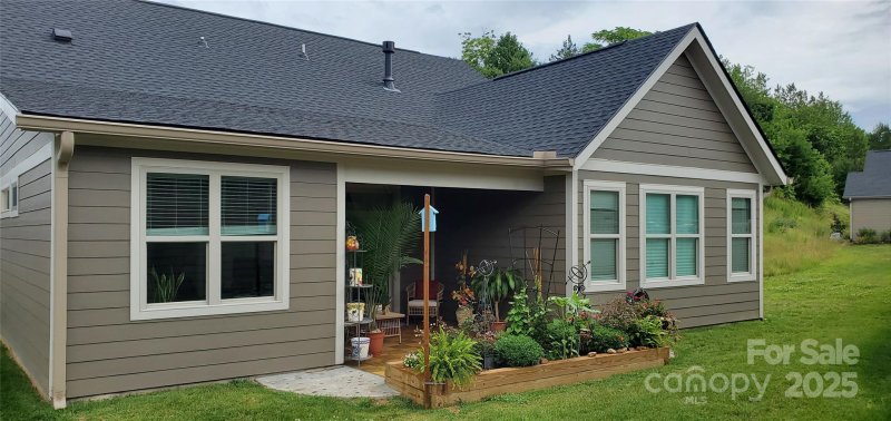 Property image 5 of 835 C Wynnshire Drive in Wynnshire Ridge, Hickory, NC 28601