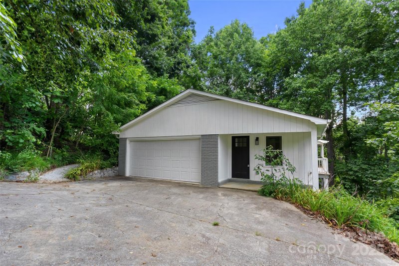 Property image 2 of 240 Spicewood Lane in Long John Mt Estates, Hendersonville, NC 28791