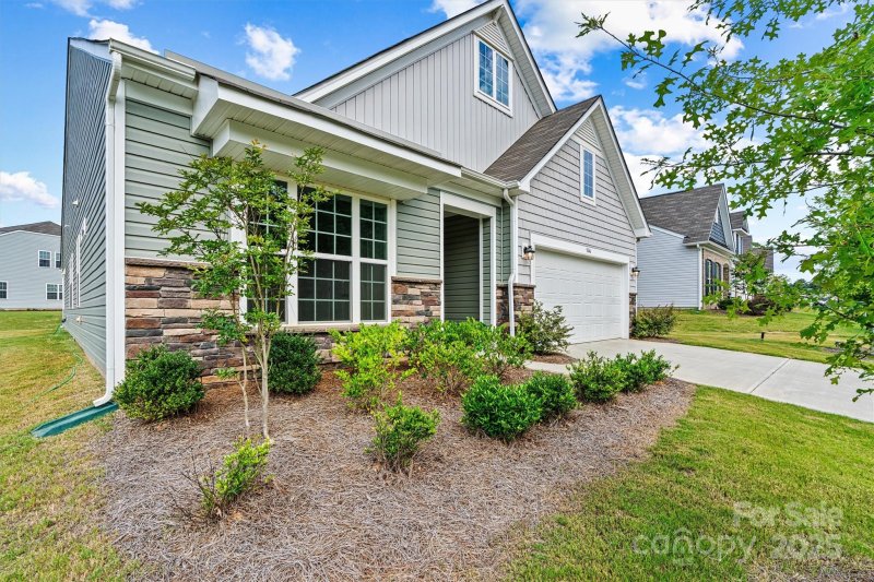 Property image 4 of 5846 Oak Branch Circle in Shannon Woods, Maiden, NC 28650