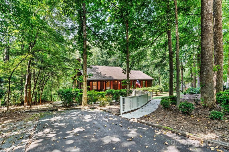 Property image 5 at 1408 Kensington Circle, Newton, NC 28658