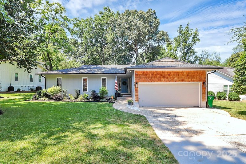 Property image 2 at 4906 Crooked Oak Lane, Charlotte, NC 28226