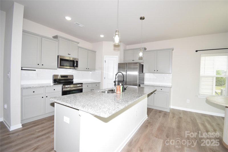 Property image 5 at 4009 Stoneygreen Lane, Charlotte, NC 28215