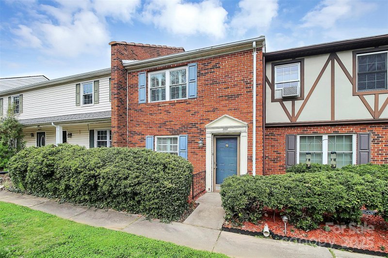 Property image 2 of 11111 Park Road in Lexington Commons, Charlotte, NC 28226