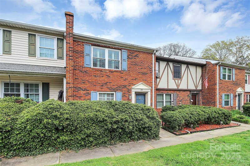 Property image 3 of 11111 Park Road in Lexington Commons, Charlotte, NC 28226