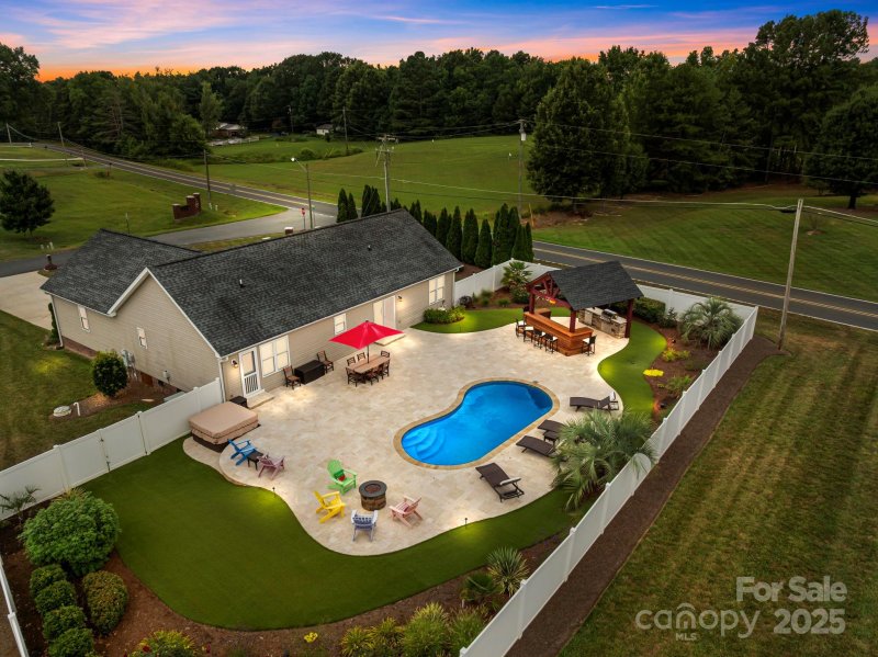 Property image 2 of 1974 Redwood Drive in Arbor Heights, Oakboro, NC 28129