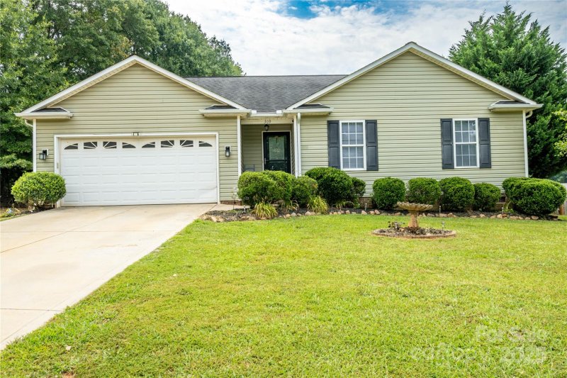 Property image 2 at 309 Irish Downs Drive, Clover, SC 29710