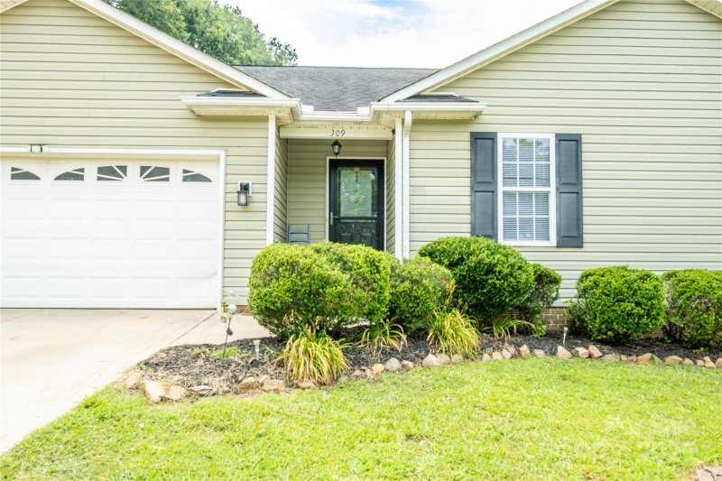 Property image 3 at 309 Irish Downs Drive, Clover, SC 29710
