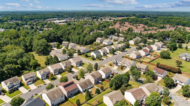 Property image 4 at 2015 Savannah Hills Drive, Matthews, NC 28105