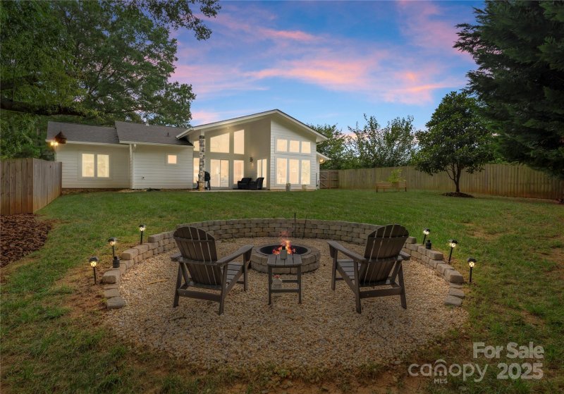 Property image 5 of 3931 Belshire Lane in Windsor Park, Charlotte, NC 28205