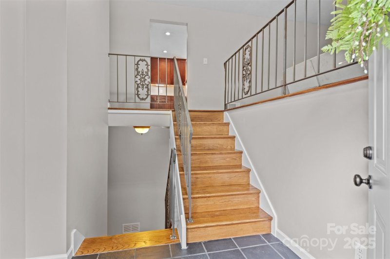 Property image 3 of 15 Beaverdam Court in Beaverdam, Asheville, NC 28804