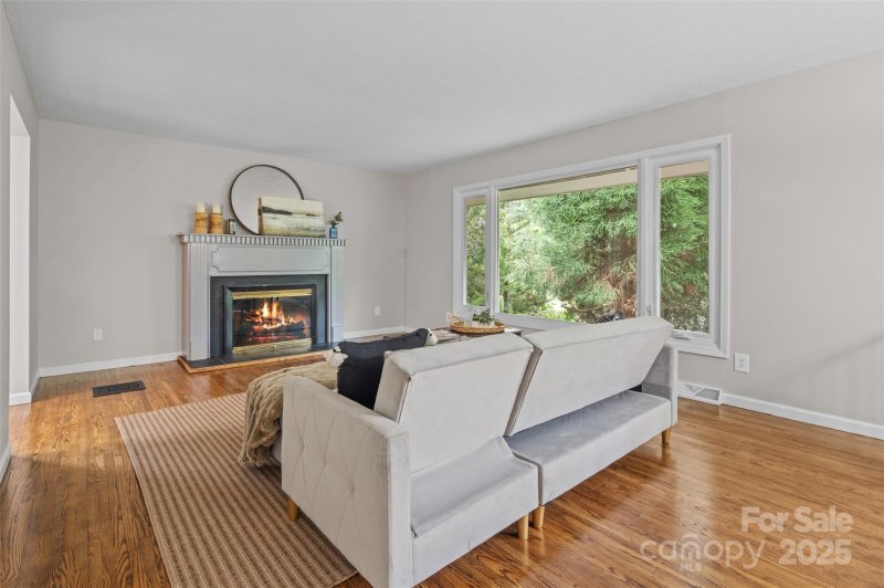 Property image 4 of 15 Beaverdam Court in Beaverdam, Asheville, NC 28804