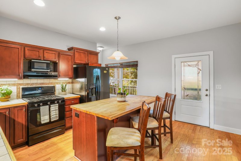 Property image 4 at 28 Richie Street, Asheville, NC 28801