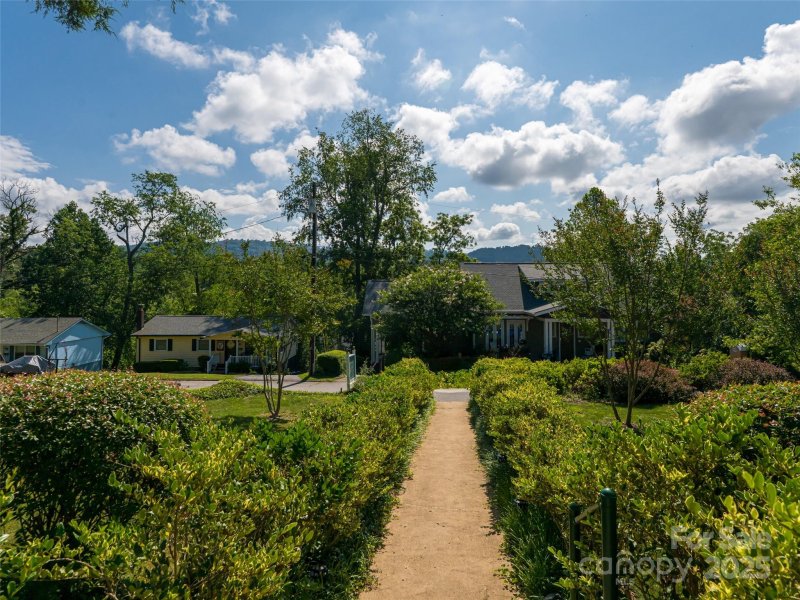Property image 3 of 46 Cumberland Circle in Montford, Asheville, NC 28801