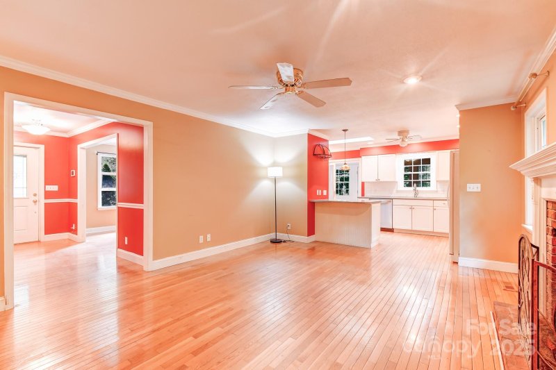 Property image 5 at 171 Surry Lane, Hendersonville, NC 28791