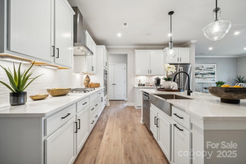 Property image 5 of 947 Exeter Drive in The Retreat at Laurelbrook, Sherrills Ford, NC 28673