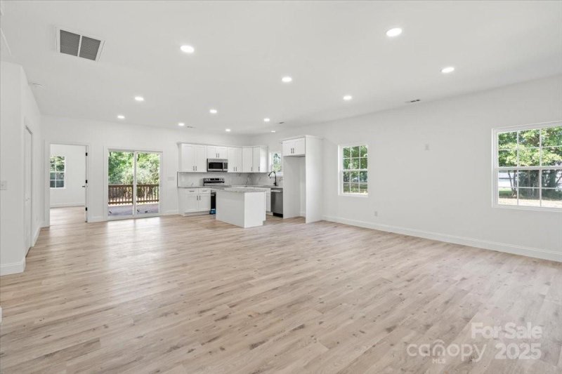 Property image 2 at 1192 Hampton Grace Avenue, Lancaster, SC 29720