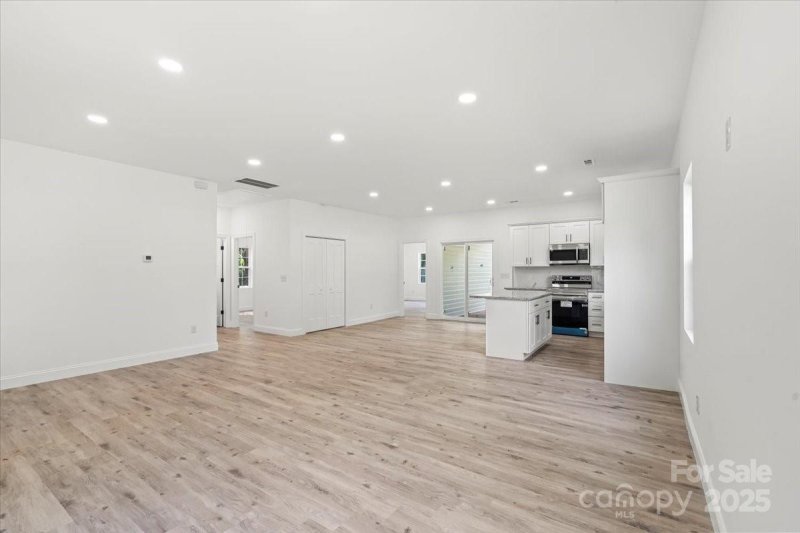Property image 3 at 1192 Hampton Grace Avenue, Lancaster, SC 29720