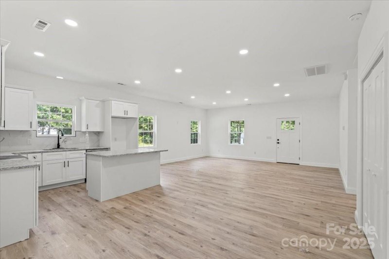 Property image 4 at 1192 Hampton Grace Avenue, Lancaster, SC 29720