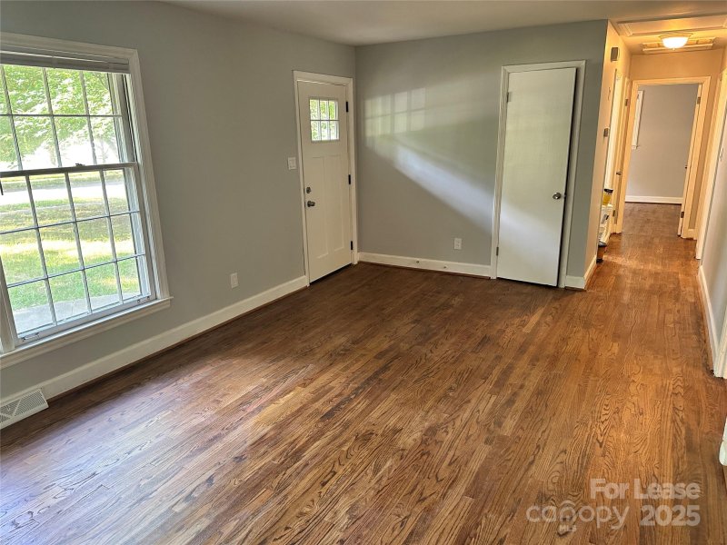 Property image 3 at 1425 Woodhill Lane, Charlotte, NC 28205