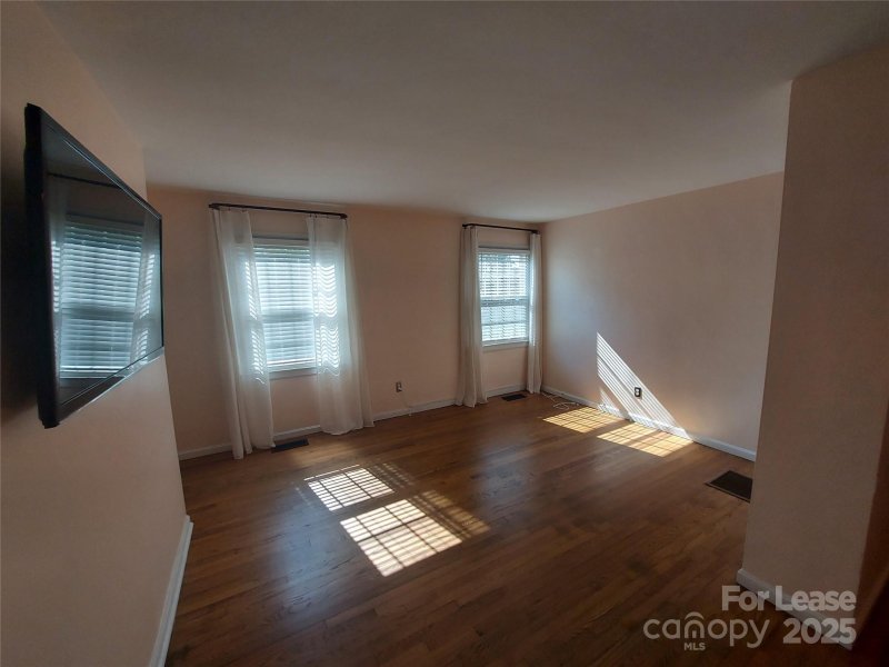 Property image 4 at 557 Wakefield Drive, Charlotte, NC 28209