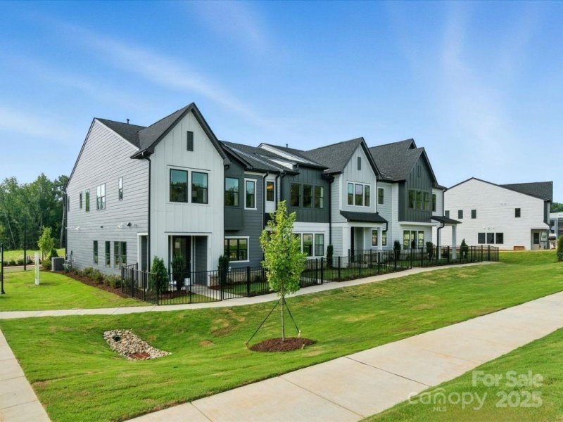 Property image 2 of 496 Nash Street in Southbridge, Fort Mill, SC 29715