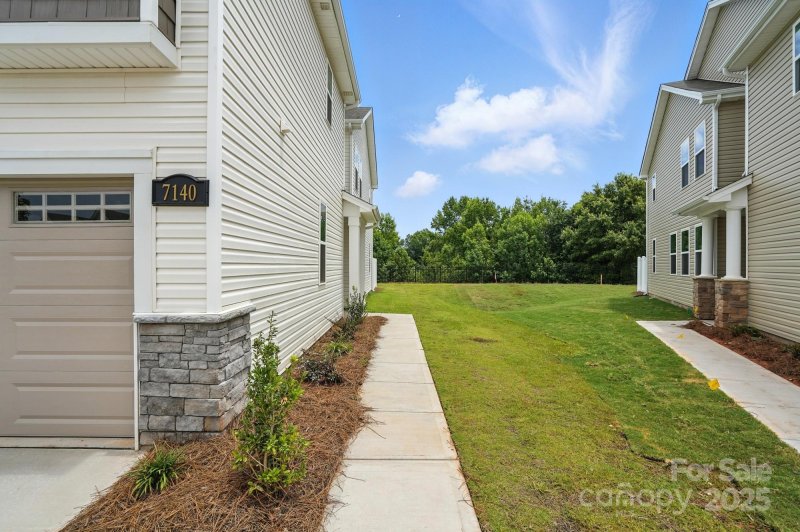 Property image 3 of 7140 Hodges Meadow Lane in Bailey Run, Charlotte, NC 28213