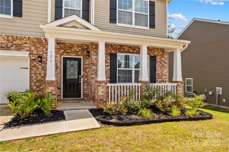 Property image 3 of 121 Edgehill Court in Calvin Creek, Troutman, NC 28166