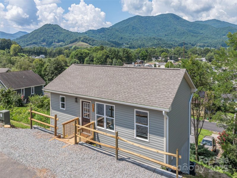 Property image 2 of 164 Carsen Loop in Jonathans Rest, Waynesville, NC 28785