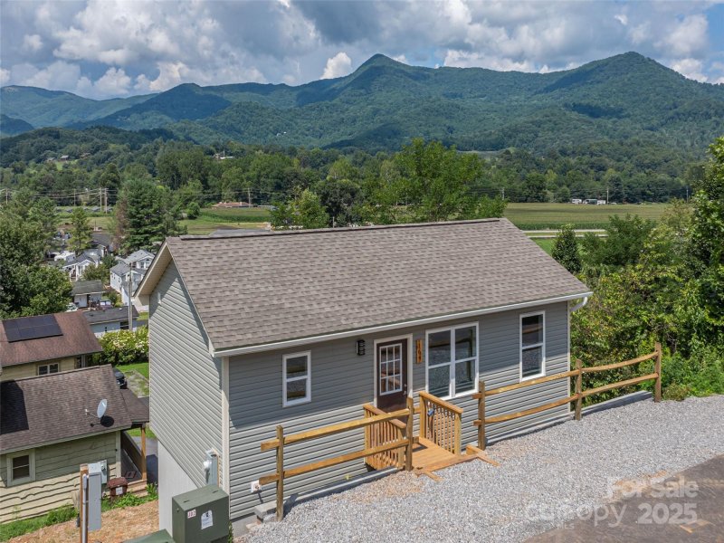 Property image 3 of 164 Carsen Loop in Jonathans Rest, Waynesville, NC 28785