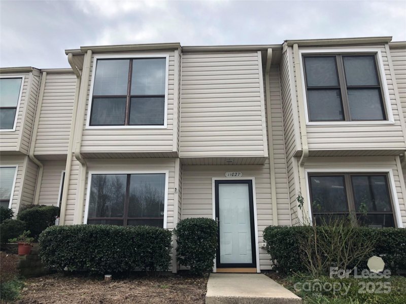 Property image 2 at 11027 Carmel Crossing Road, Charlotte, NC 28226