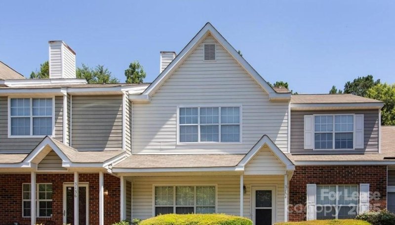 Property image 2 at 3134 Summercroft Lane, Charlotte, NC 28269